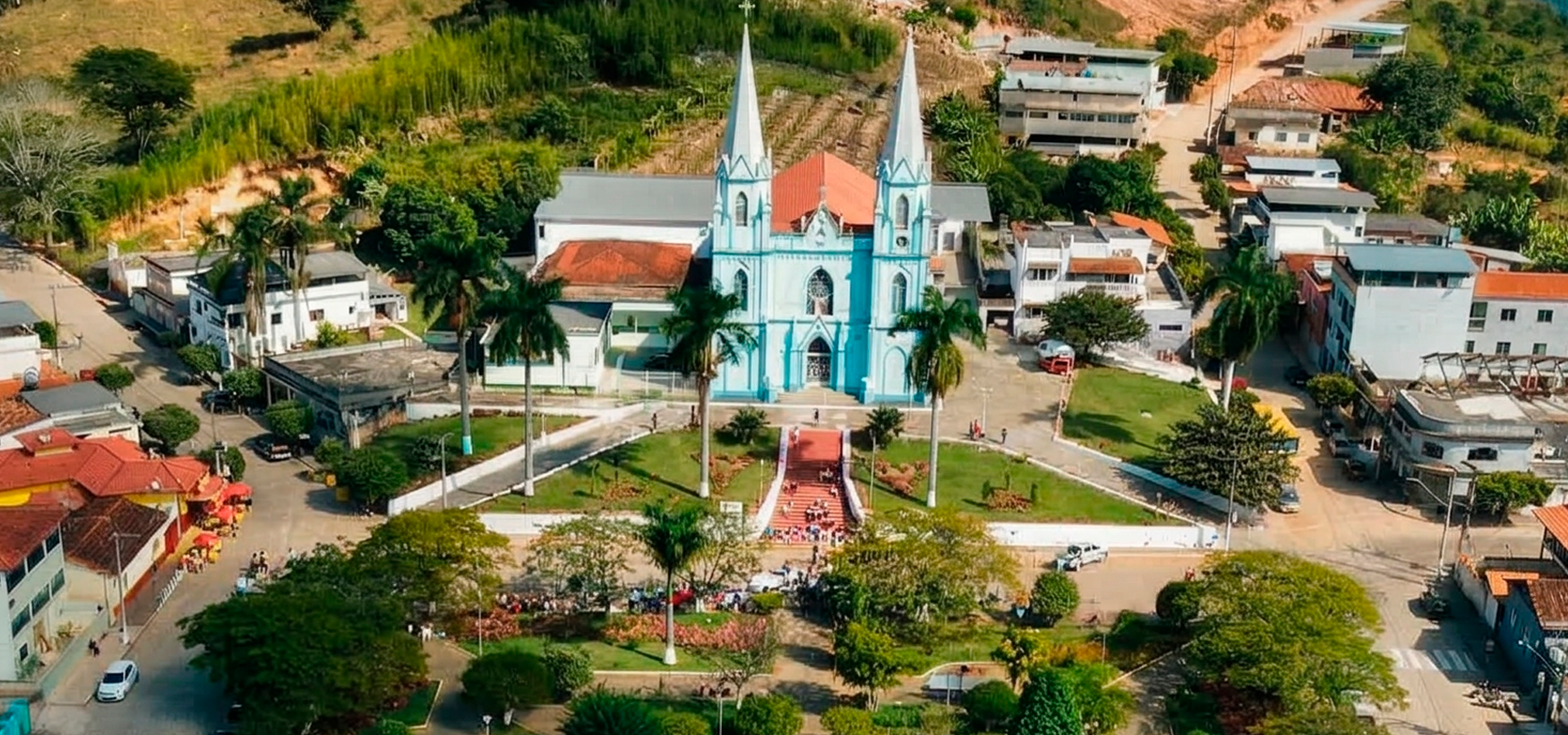 Divinésia — Vista aérea da Igreja Matriz